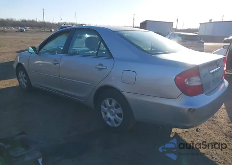 2004 Toyota Camry Le z USA, uszkodzony, nr VIN 4T1BE32K24U314110